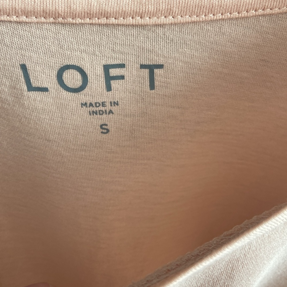 Pretty in pink! This blouse is a beautiful shade and versatile. LOFT, Size S - Picture 4 of 8